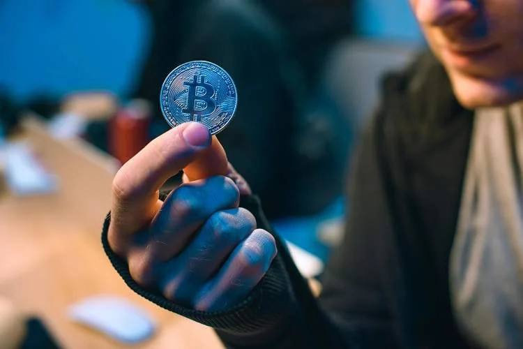 مقایسه اتریوم با بیت کوین آشنایی کلی با بیت کوین و اتریوم